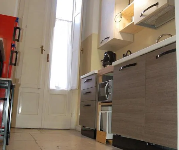 Dimora Ateneo - Nel Centro Della *